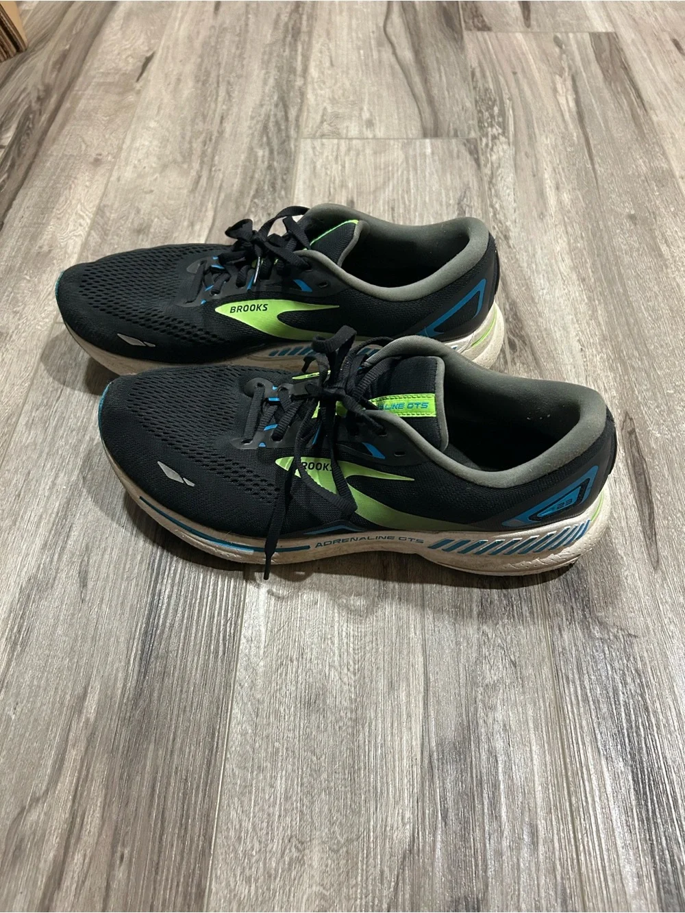 Brooks Men’s Black Sneakers with Blue and Neon Green Accents